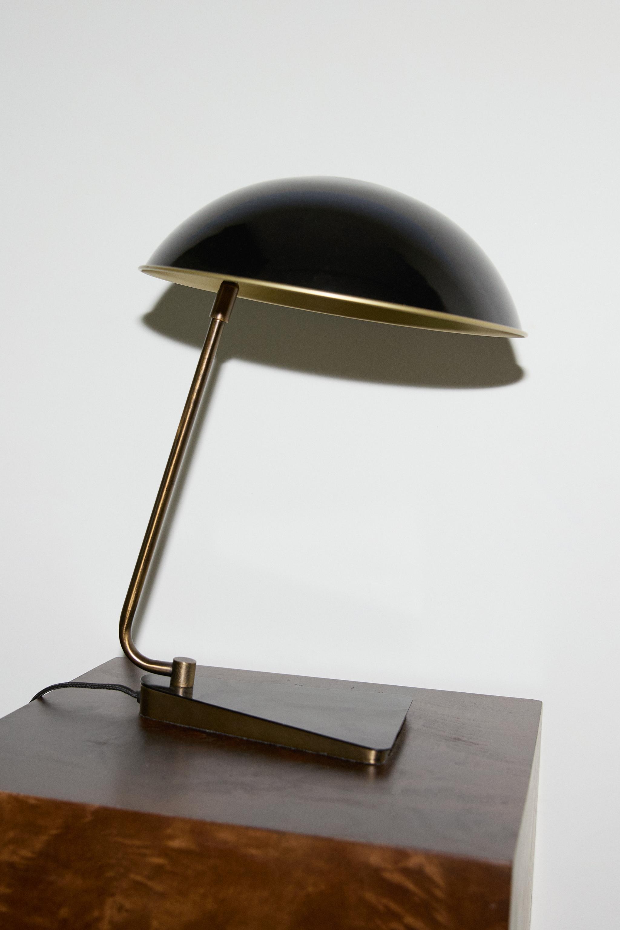 METAL TABLE LAMP